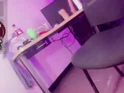 Amateur Live Porn of emeli_roushot