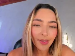 Amateur Free Porn Cam of MelissaMoore