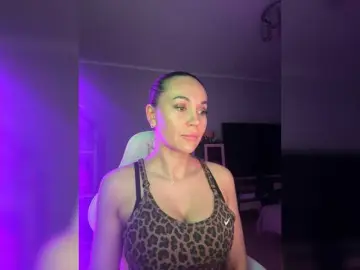 Bongacams Live Sex Cam of QWEENII