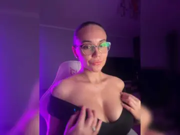 Bongacams Adult Video Chat of QWEENII