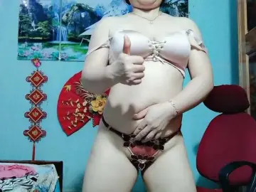 Bongacams Watch Live Sex Cams of Linhanhsex2k