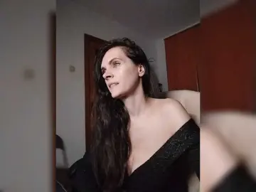 Bongacams Free Porn Cam of SexQueen11