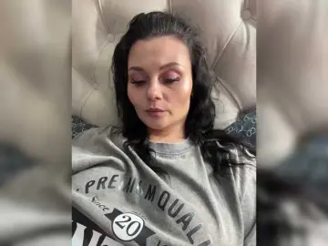 Bongacams Free Porn Cam of Paratrax