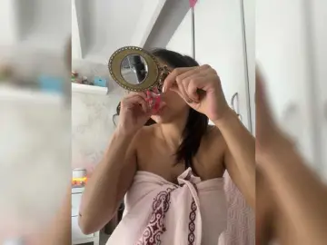 Bongacams Free Porn Cam of SallyeLeins