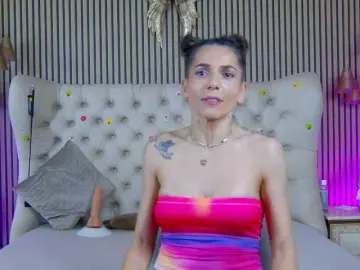 Bongacams Watch Live Sex Cams of TastyShow