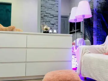 Bongacams Live Sex Cam of Reina-Cummings