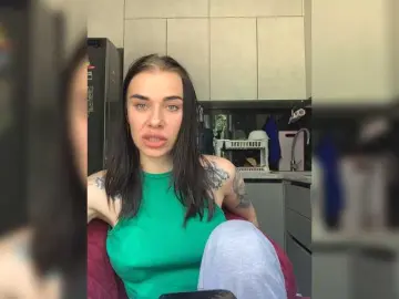 Bongacams Free Live Porn of MaidenCrystal