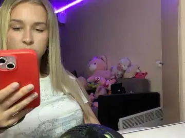 Bongacams Free Porn Cam of Emelinestrande
