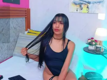 Bongacams Sex Cam of littleeemiily