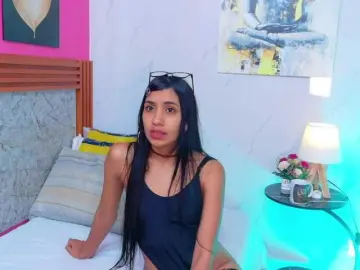 Bongacams Private Sex Chat of littleeemiily
