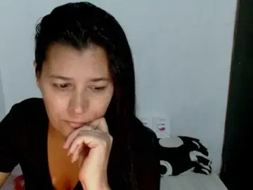 Bongacams Nude Webcam of Adrianamilf