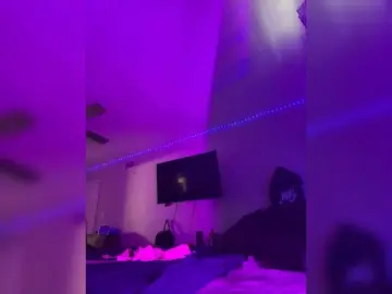 Bongacams Watch Live Sex Cams of OfficialCreamBee