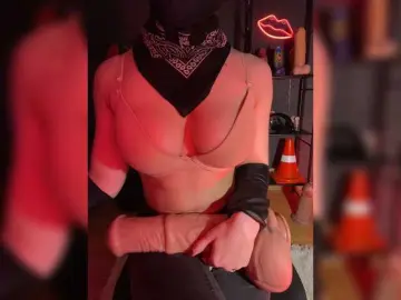 Bongacams Free Porn Cam of GloriaLove