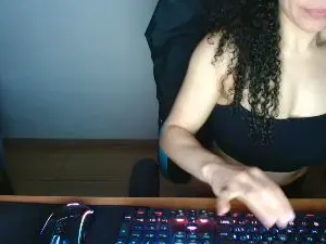 Cam4 Live Sex of Anaih26