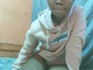 Cam4 Free Live Porn of YummyEmma