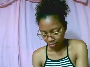 Cam4 Live Porn of Skingyrle