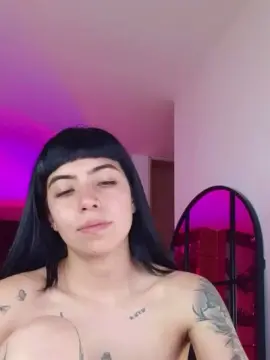 Cam4 Live Porn of QueenDesiree