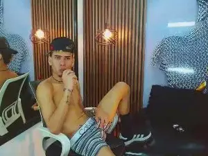 Cam4 Free Porn Cam of SkinnycuteAlyer