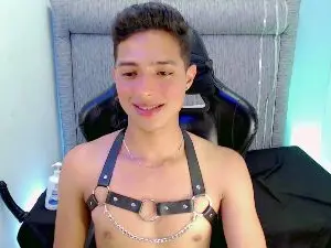 Cam4 Free Live Porn of YUZTIN_LITTLE