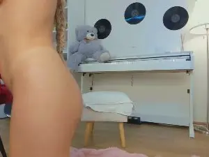 Cam4 Free Live Porn of yamjoy18