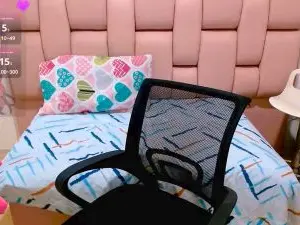 Cam4 Live Porn of roxyhot19