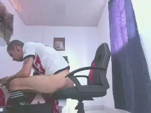 Cam4 Free Live Porn of aaronbigdickxxx