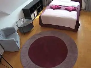 Camsoda Sex Cam of voyeurcam-julmodels-whitebed-1