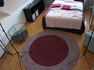 Camsoda Free Porn Cam of voyeurcam-julmodels-whitebed-1