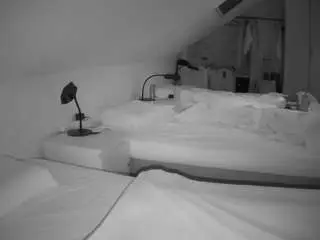 Camsoda Adult Webcam of voyeurcam-julmodels-bed-4