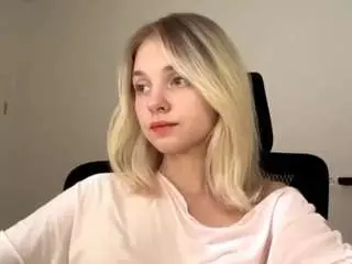 Camsoda Free Porn Cam of twannasanchec