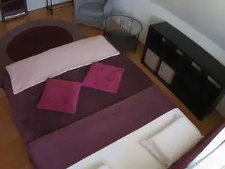 Camsoda Live Sex Cam of voyeurcam-julmodels-whitebed-2