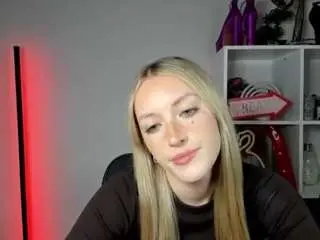 Camsoda Nude Webcam of evelynblond