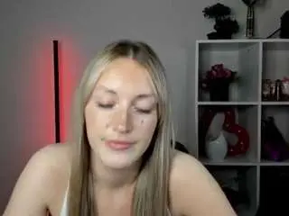 Camsoda Watch Live Sex Cams of evelynblond