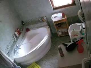Camsoda Best Webcam of voyeurcam-julmodels-bath-1st-2