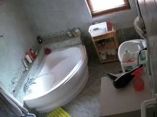 Camsoda Free Porn Cam of voyeurcam-julmodels-bath-1st-2