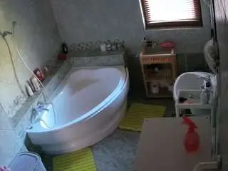 Camsoda Free Porn Cam of voyeurcam-julmodels-bath-1st-2