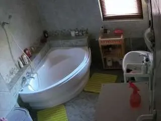 Camsoda Sex Cam of voyeurcam-julmodels-bath-1st-2