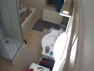 Camsoda Live Porn of voyeurcam-julmodels-bath-2nd-2