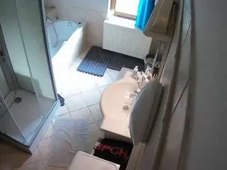 Camsoda Live Sex Cam of voyeurcam-julmodels-bath-2nd-2
