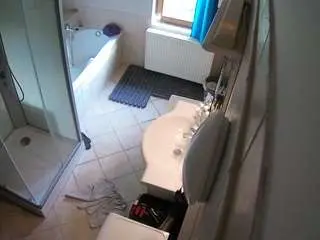 Camsoda Adult Webcams of voyeurcam-julmodels-bath-2nd-2