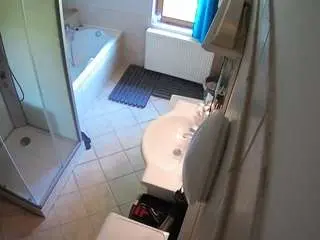 Camsoda Free Porn Cam of voyeurcam-julmodels-bath-2nd-2