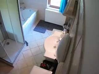 Camsoda Adult Webcams of voyeurcam-julmodels-bath-2nd-2