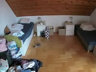 Camsoda Watch Live Sex Cams of voyeurcam-julmodels-greybed-3