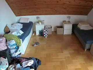 Camsoda Nude Webcam of voyeurcam-julmodels-greybed-3