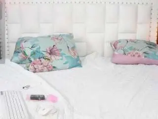 Camsoda Free Porn Cam of hornybarelylegalgirl