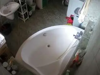 Camsoda Free Porn Cam of voyeurcam-julmodels-bath-1st-1