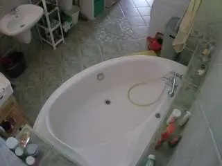 Camsoda Free Porn Cam of voyeurcam-julmodels-bath-1st-1