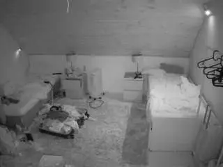 Camsoda Best Webcam of voyeurcam-julmodels-whitebed-3