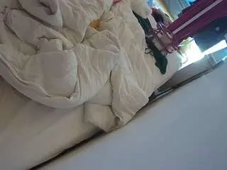Camsoda Free Porn Cam of voyeurcam-julmodels-whitebed-4