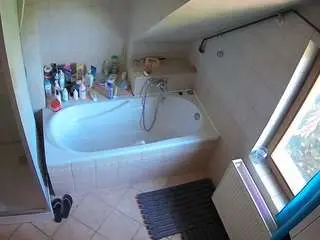Camsoda Sex Chat of voyeurcam-julmodels-bath-2nd-1